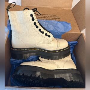 Dr. Martens Sinclair platform milled nappa leather boots, vintage taupe size 7